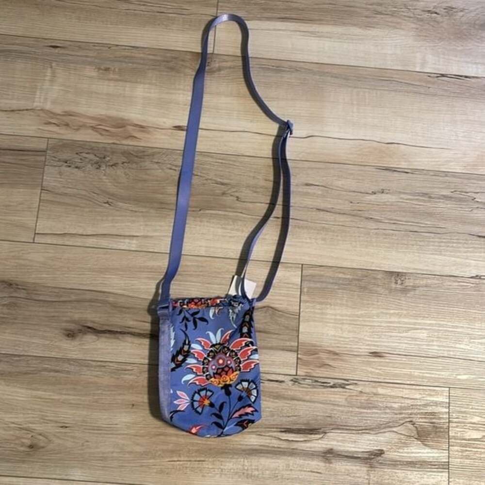 NWT Vera Bradley Lighten Up Water Bottle Crossbody - Picture 4 of 4